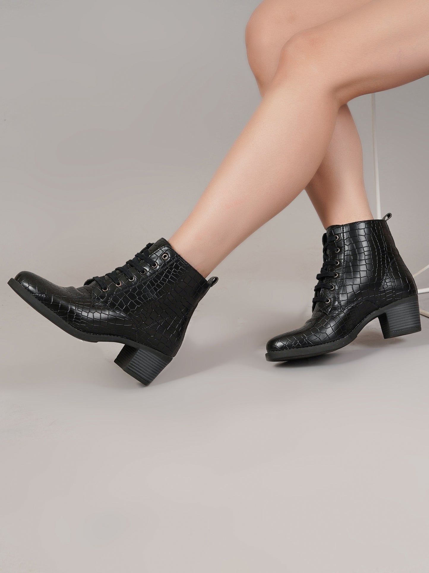 Women Black Lace-up-Ankle Boots