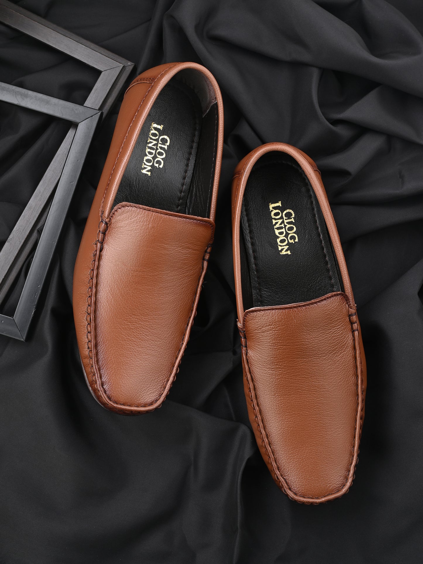 Men Textured Leather Loafer Shoes