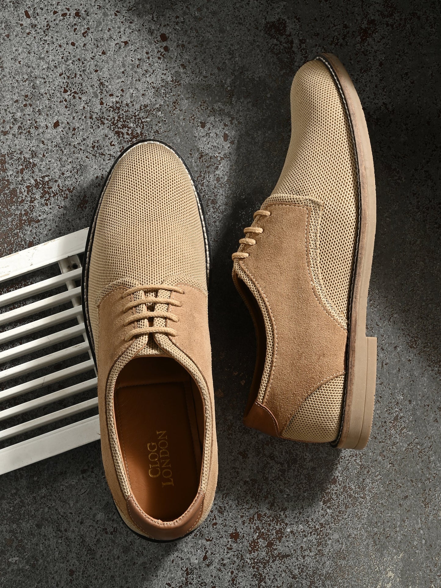 Men's Textured Lace-Up Derby Shoes