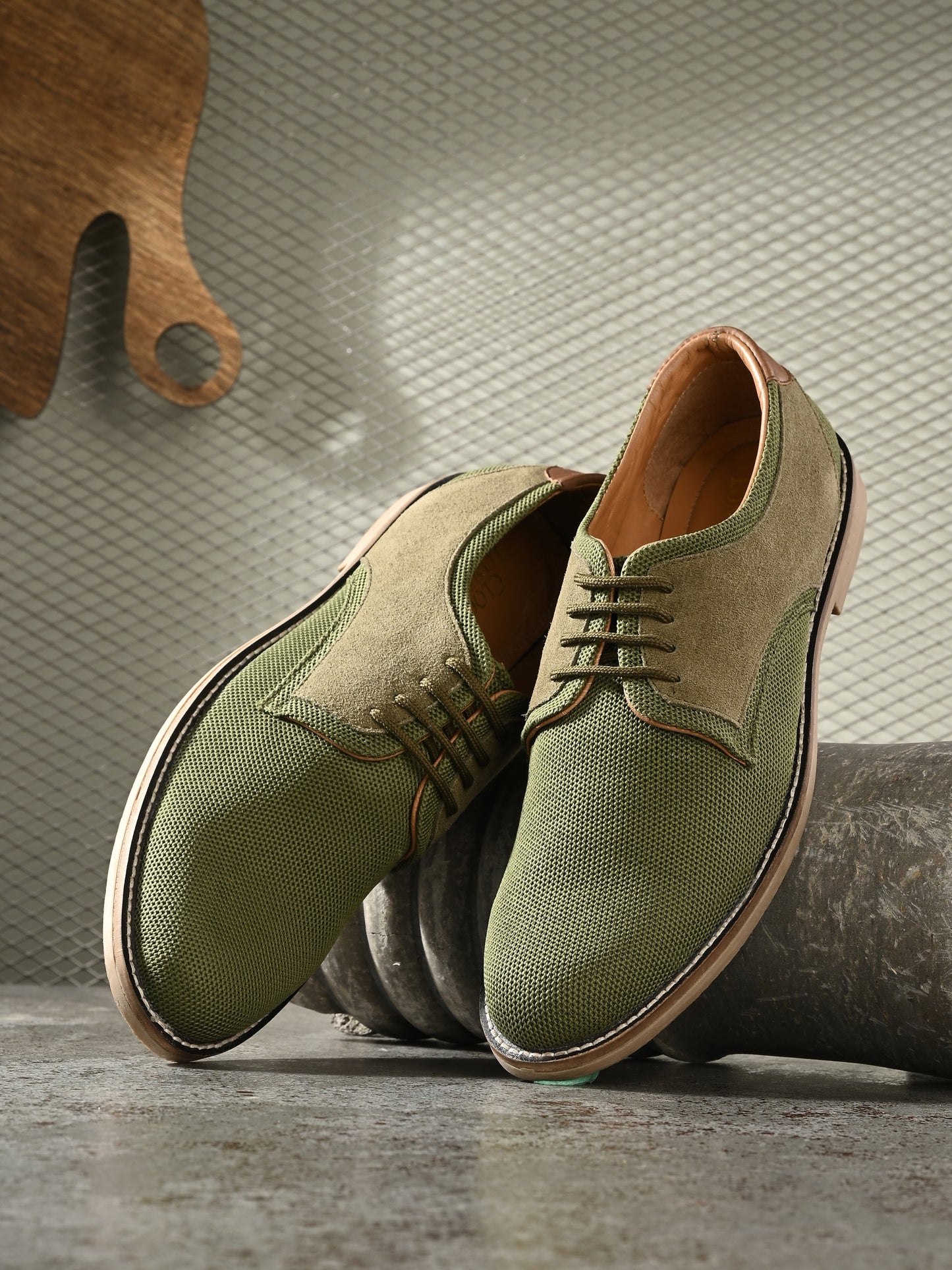 Men's Textured Lace-Up Derby Shoes