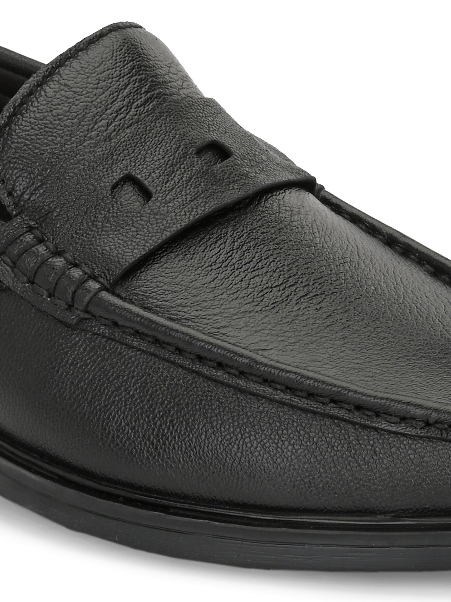 Men Textured Leather Loafer Shoes