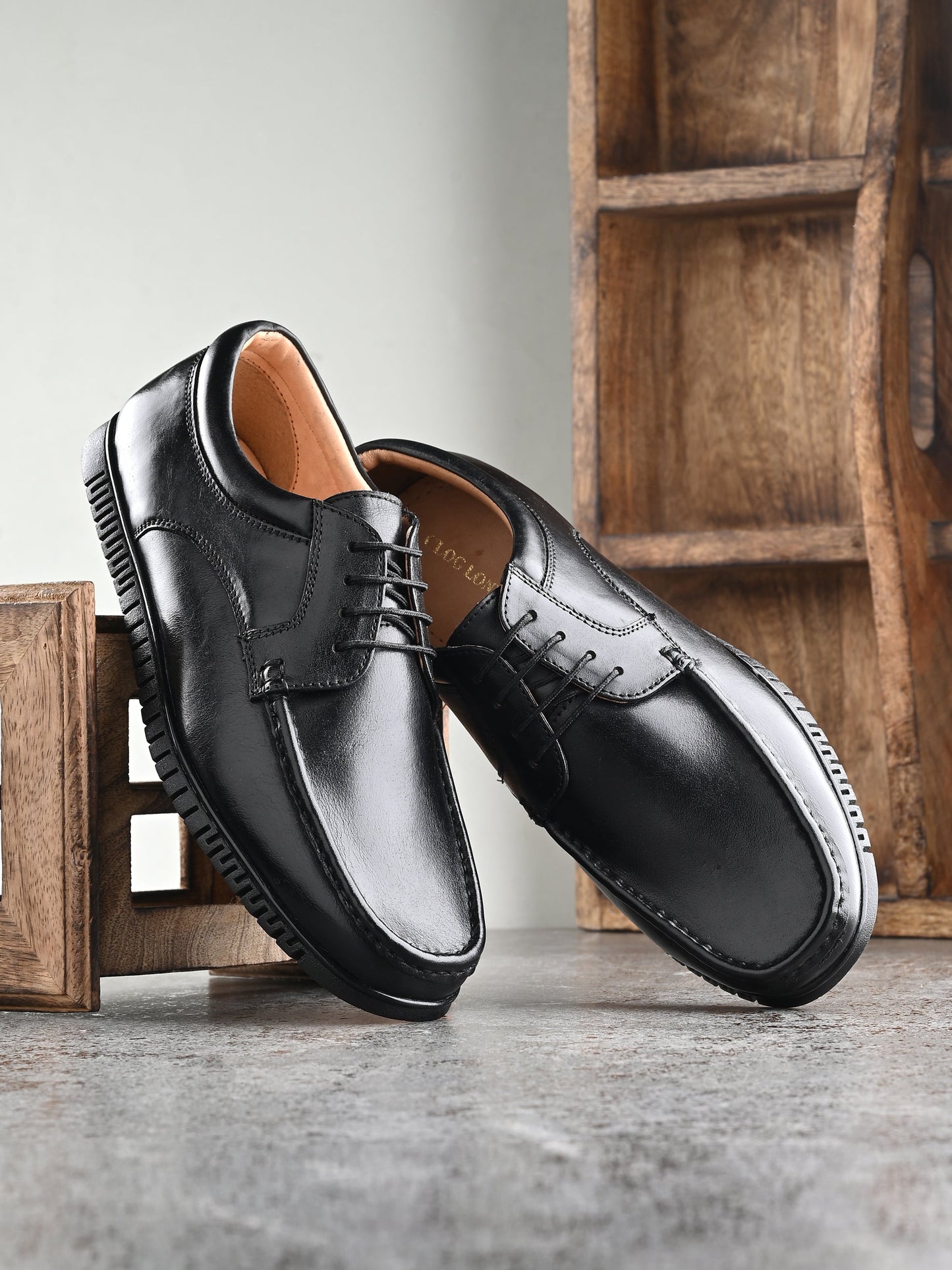 Men's Textured Leather Derby Shoes