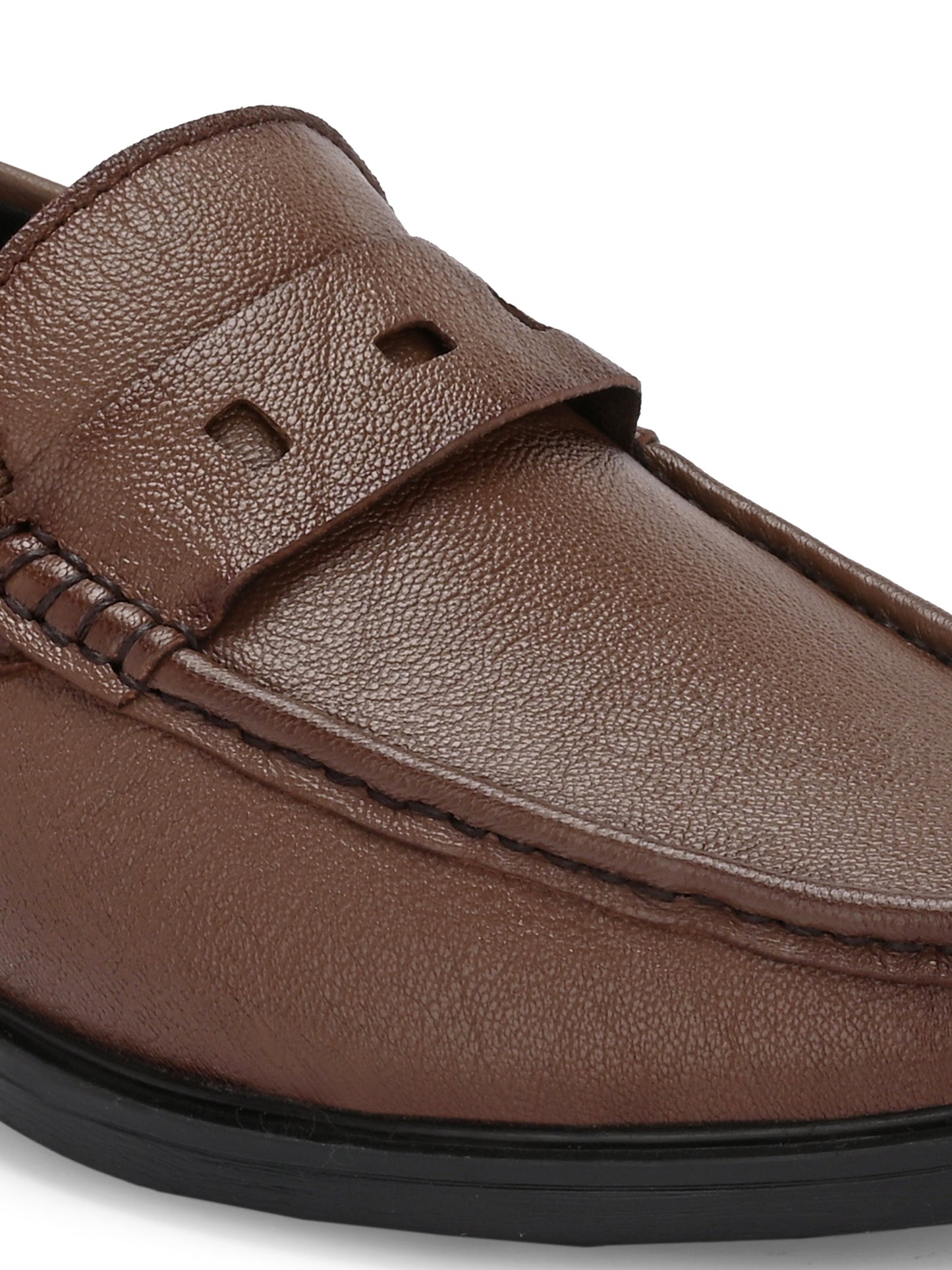 Men Textured Leather Loafer Shoes