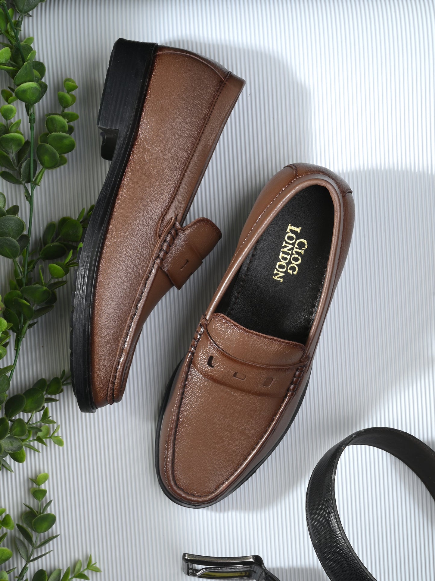 Men Textured Leather Loafer Shoes