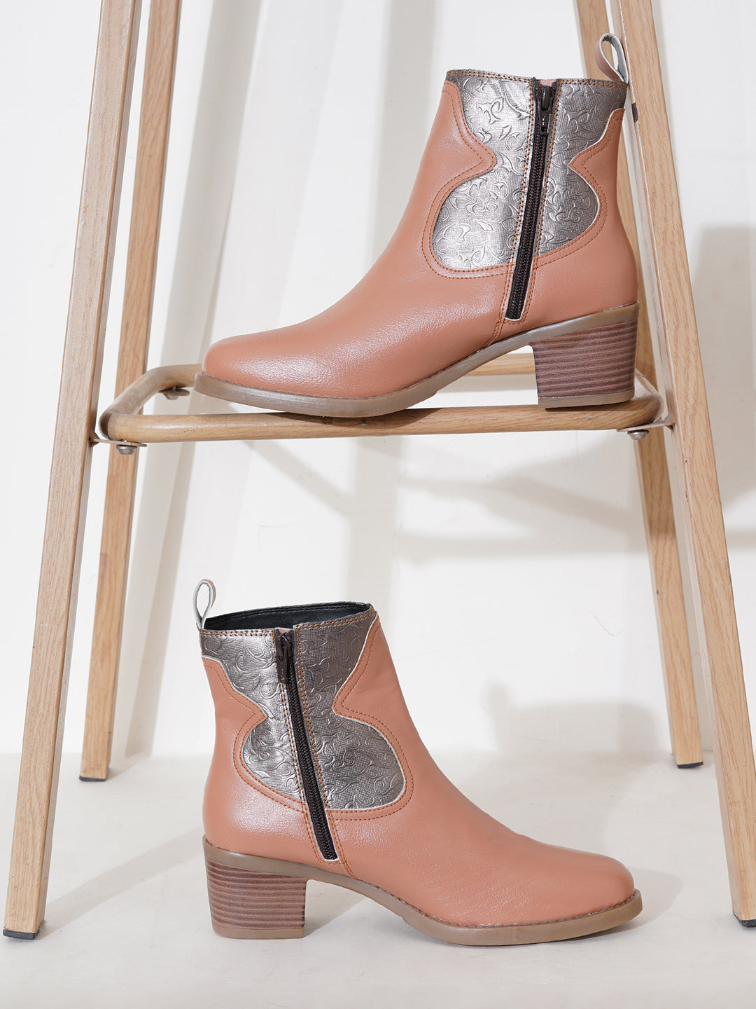 Women Black Textured Round Toe Winter Boots