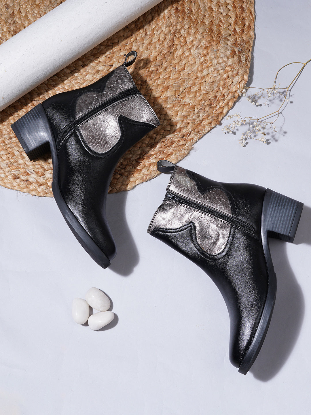 Women Black Textured Round Toe Winter Boots