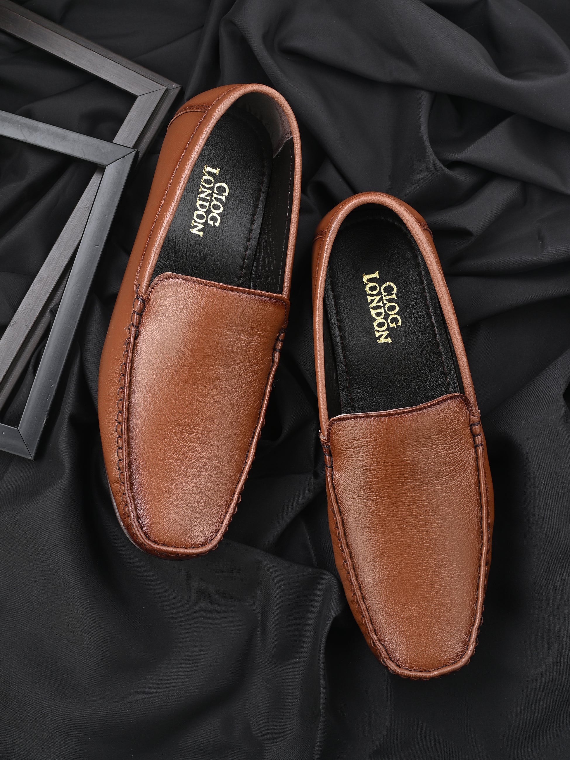 Men Textured Leather Loafer Shoes