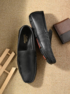 Men Textured Leather Loafer Shoes