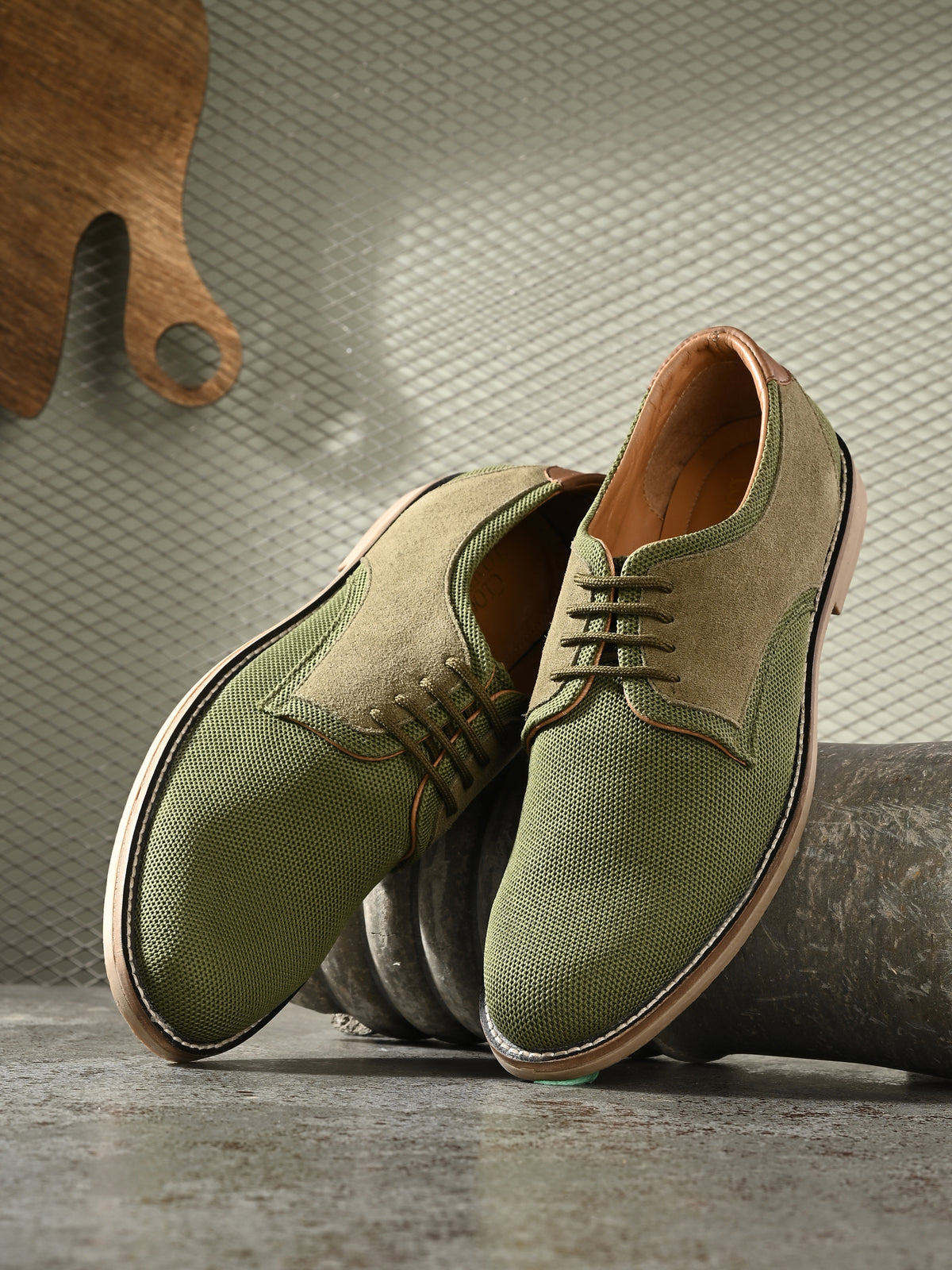 Men's Textured Lace-Up Derby Shoes