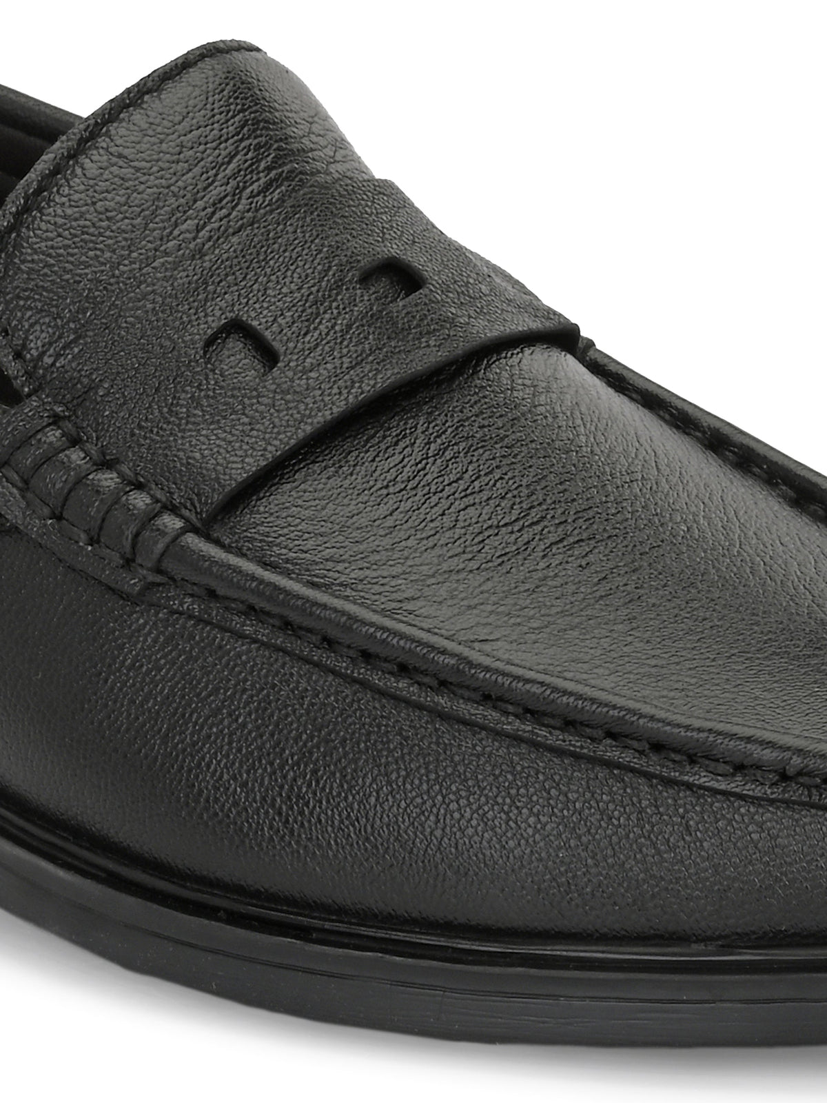 Men Textured Leather Loafer Shoes