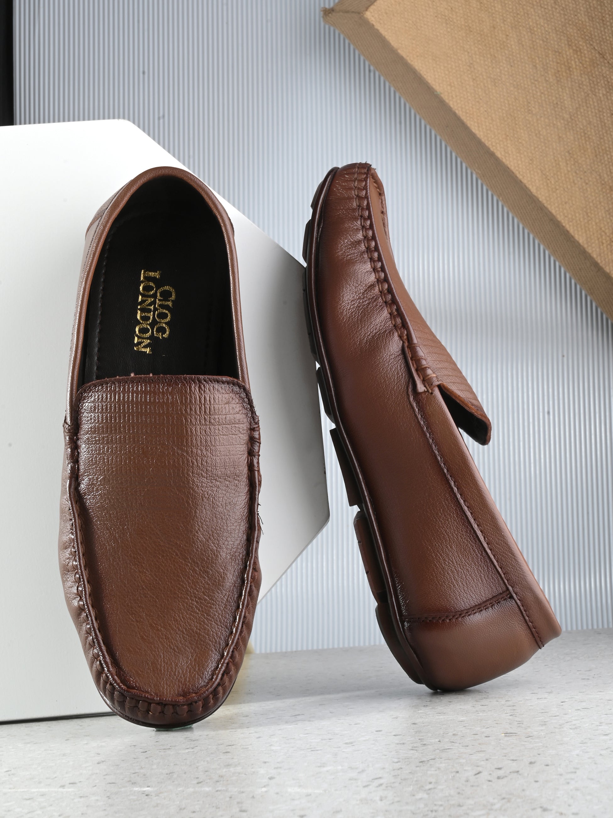 Men Textured Leather Loafer Shoes