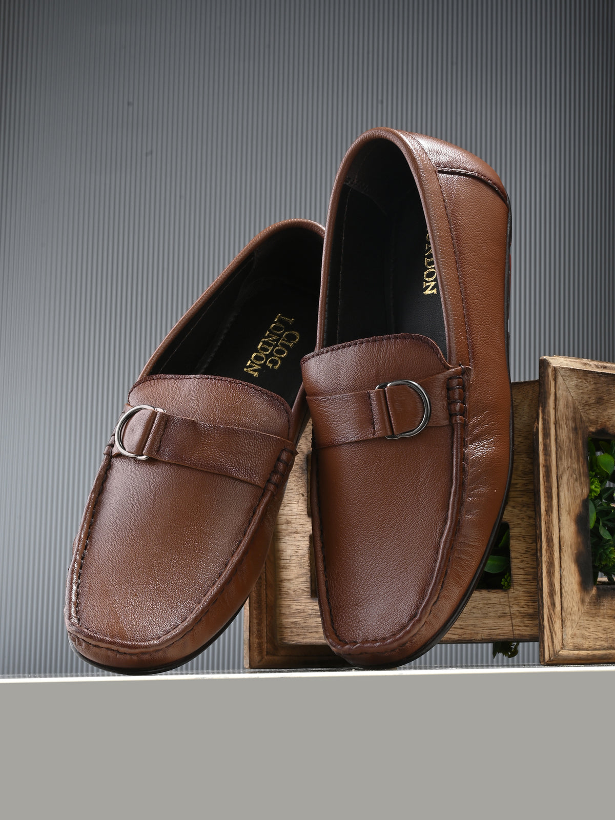 Men Textured Leather Loafers