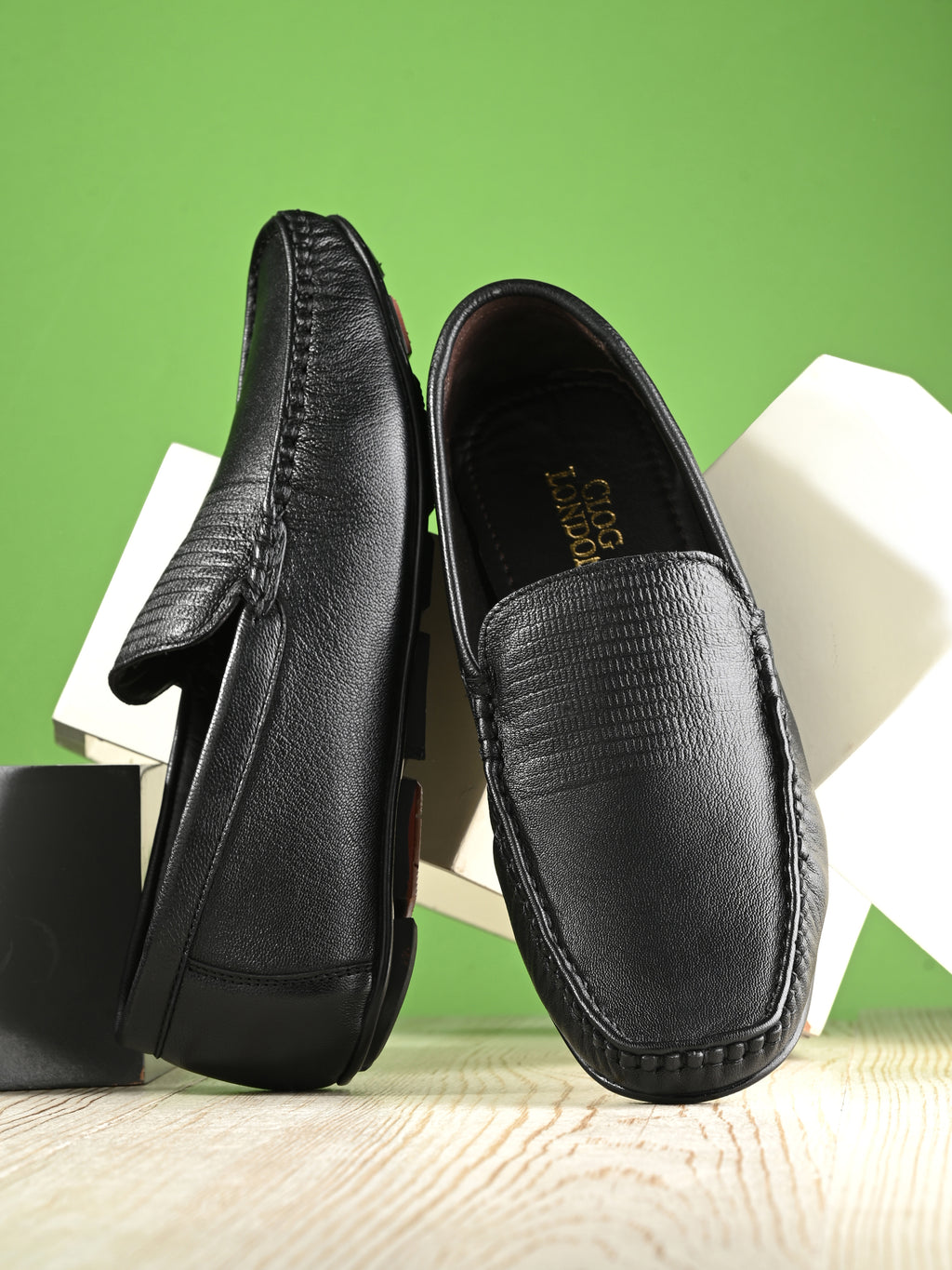 Men Textured Leather Loafer Shoes